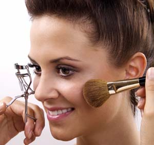 Avoid These Mistakes When You Put Makeup